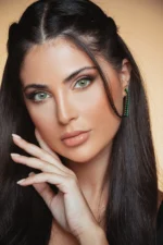 Rosa-Belle-lenses-emerald-green